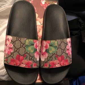 Brand New Unisex Gucci Blooms Supreme slid…